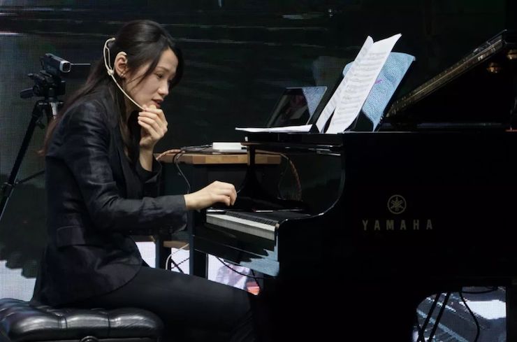 科技推动音乐教育创新，张希教授《古典主义时期钢琴奏鸣曲的演绎》公开课圆满成功
