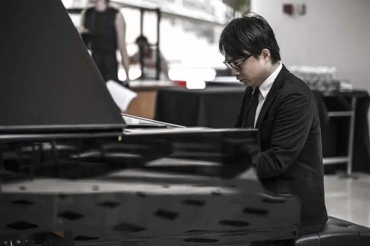 宋思衡的“宅抗疫” | 挑战主播、筹集口罩、闭关作曲，这位取消了20场演出的钢琴家原来这么忙！