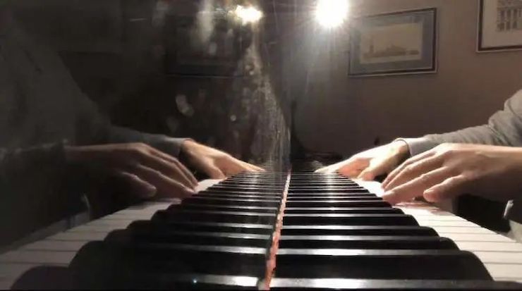 宋思衡的“宅抗疫” | 挑战主播、筹集口罩、闭关作曲，这位取消了20场演出的钢琴家原来这么忙！